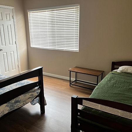 Serene 2Bed 1Bath Condo With Parking Фресно Экстерьер фото