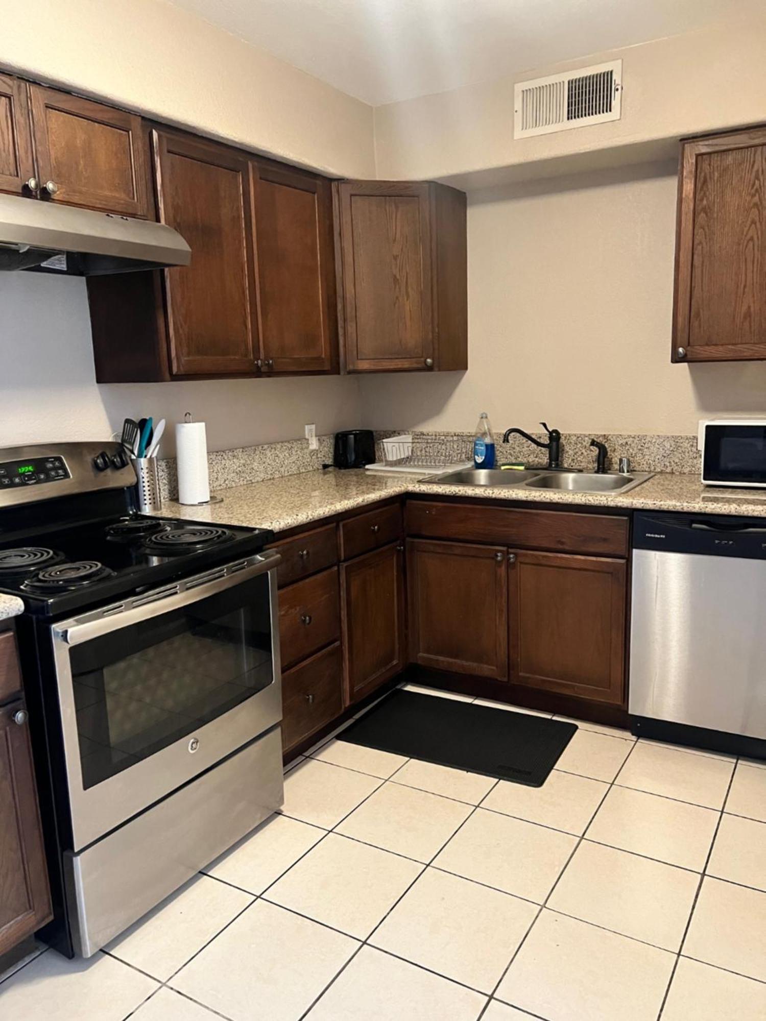 Serene 2Bed 1Bath Condo With Parking Фресно Экстерьер фото